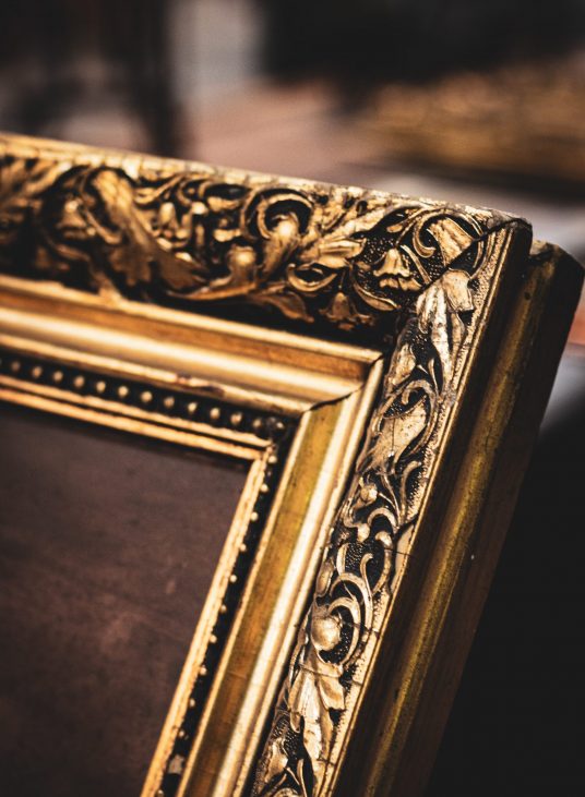 philippe-tinembart-POLxhMr4zbs-unsplash cadre-doré-lyon